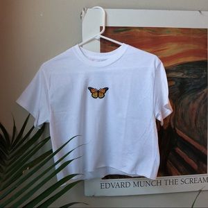 Embroidered butterfly tee🦋